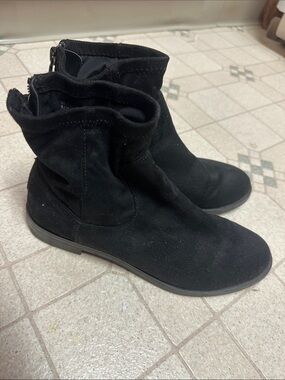 Kenneth Cole Reaction Black Suede Slouch Ankle Booties with Back Zip